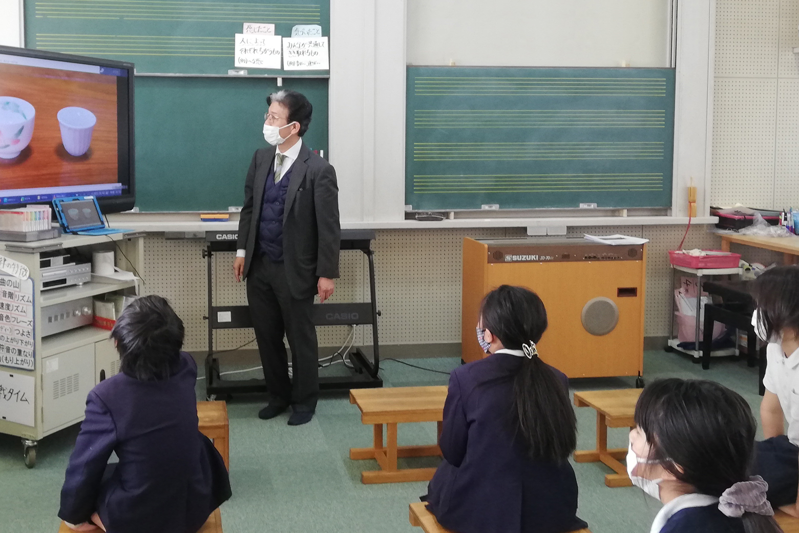 お茶の淹れ方体験の様子